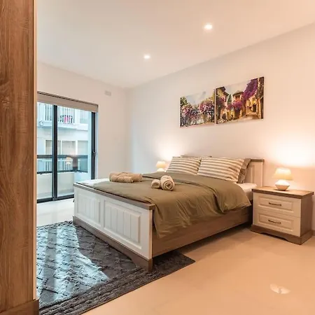 Spacious - Beautiful - Sea Front * سليمة