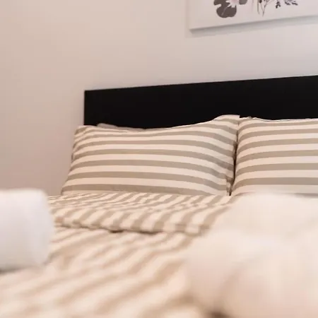 Spacious - Beautiful - Sea Front Слима