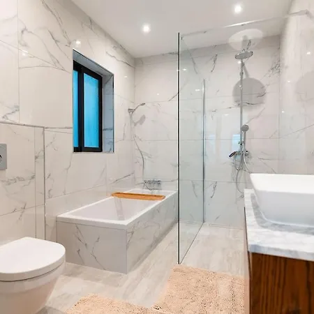 Spacious - Beautiful - Sea Front