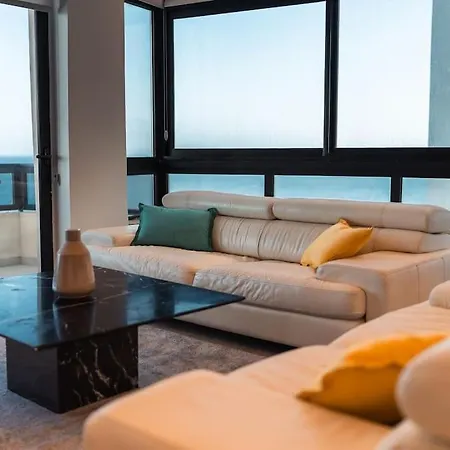 Spacious - Beautiful - Sea Front *