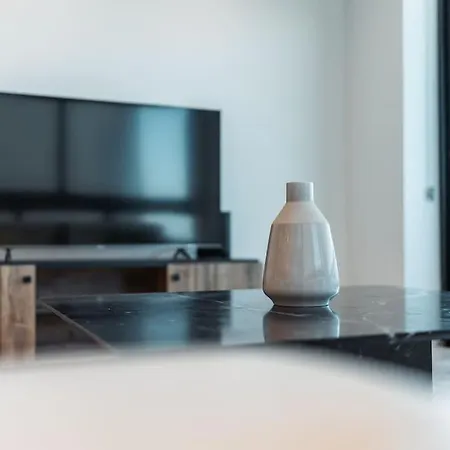 Spacious - Beautiful - Sea Front Апартаменты Слима