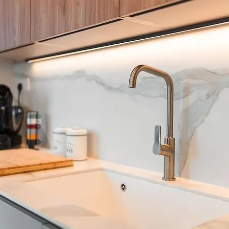 Апартаменты Spacious - Beautiful - Sea Front Слима