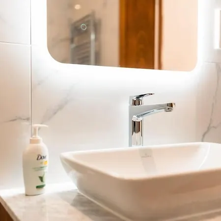 Spacious - Beautiful - Sea Front Слима