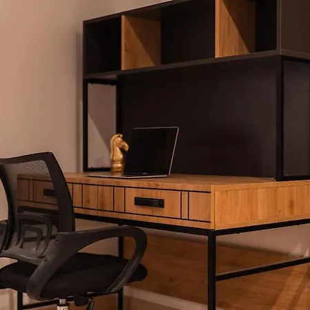 Spacious - Beautiful - Sea Front דירה סליאמה