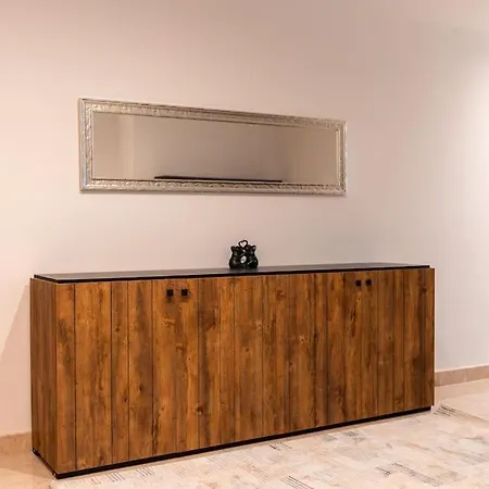 Spacious - Beautiful - Sea Front דירה *