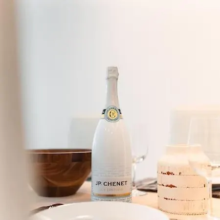 Spacious - Beautiful - Sea Front סליאמה