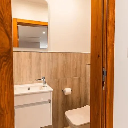 דירה Spacious - Beautiful - Sea Front סליאמה